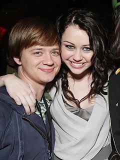 jason-earles-miley-cyrus.0.0.0x0.240x320.jpeg